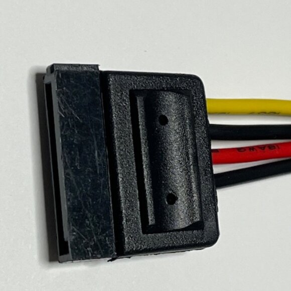 StarTech.com 6in 4 Pin Molex to SATA Power Cable Adapter - Picture 12 of 12